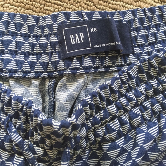 GAP Patterned Pants - Picture 2 of 4